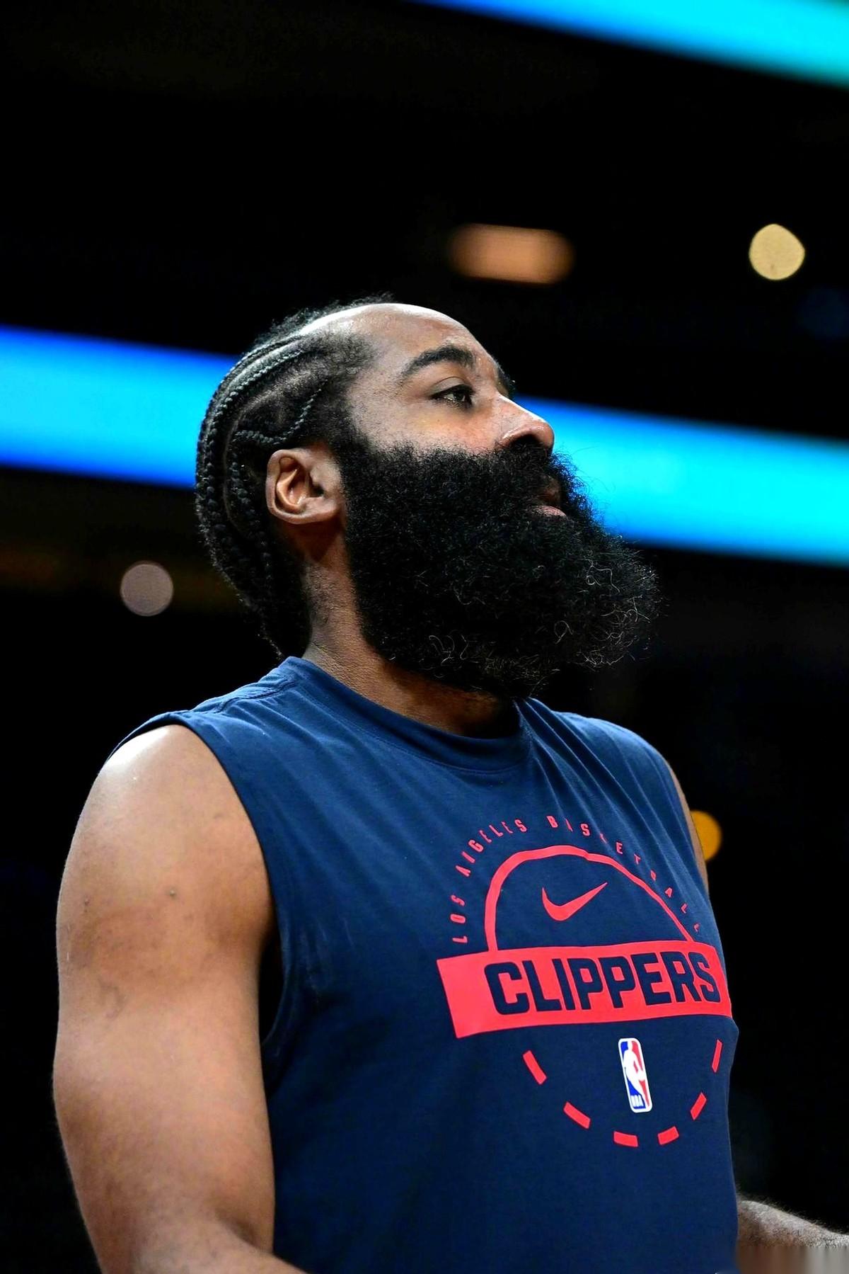 终于，咔嚓一刀，有人走了。
虽然赢的是个残阵老鹰，但这一刀下去，比赢球本身有意思