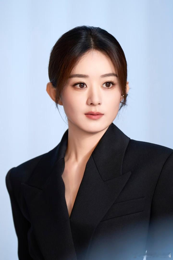 赵丽颖 云合数据断层第一！内娱首位千亿播放女王赵丽颖，唯一官方认证网播神话，用?