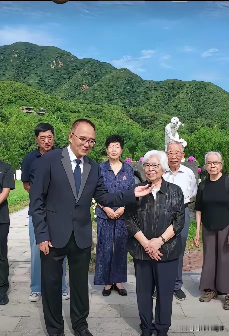 庄则栋遗孀佐佐木敦子现状：入籍中国为爱相守，晚年定居东京，此生未再嫁。
 
很多