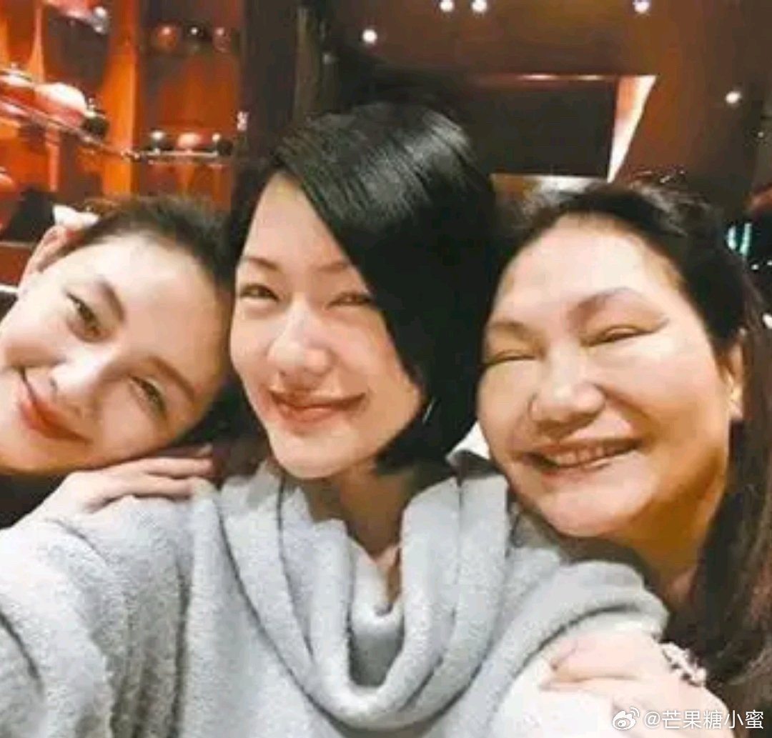 S妈回应大S遗产卡里只有200万台币这件事里面资产情况挺矛盾的。大‑S房产、珠宝