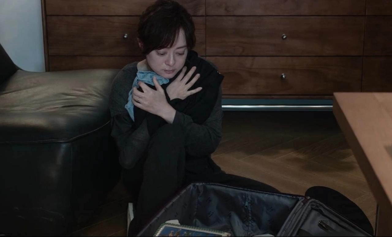 《危险关系》里，我有一处剧情没有看懂，希望大家解惑……

颜聆在抱着父母遗物悲伤