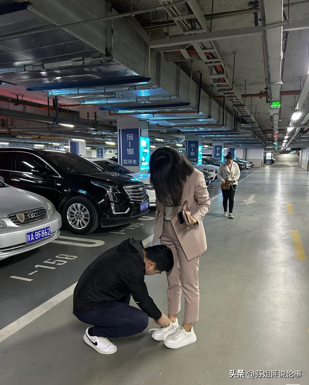 今日爆文： 睡在身边的陌生人：中年夫妻最扎心的真相

凌晨两点，林薇又醒了。
