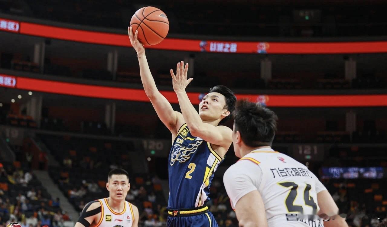 CBA广东下赛季：以胡明轩、徐杰为后场双核

杜锋、朱芳雨离开之后，广东宏远正式