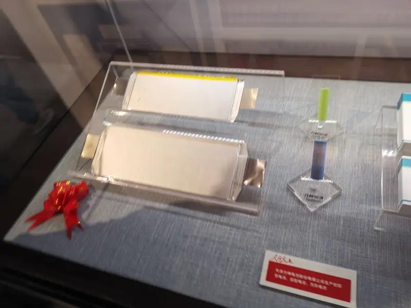 全球最薄电池极片被中国造出来，这可太牛了！这不仅是技术上的重大突破，更彰显了中国