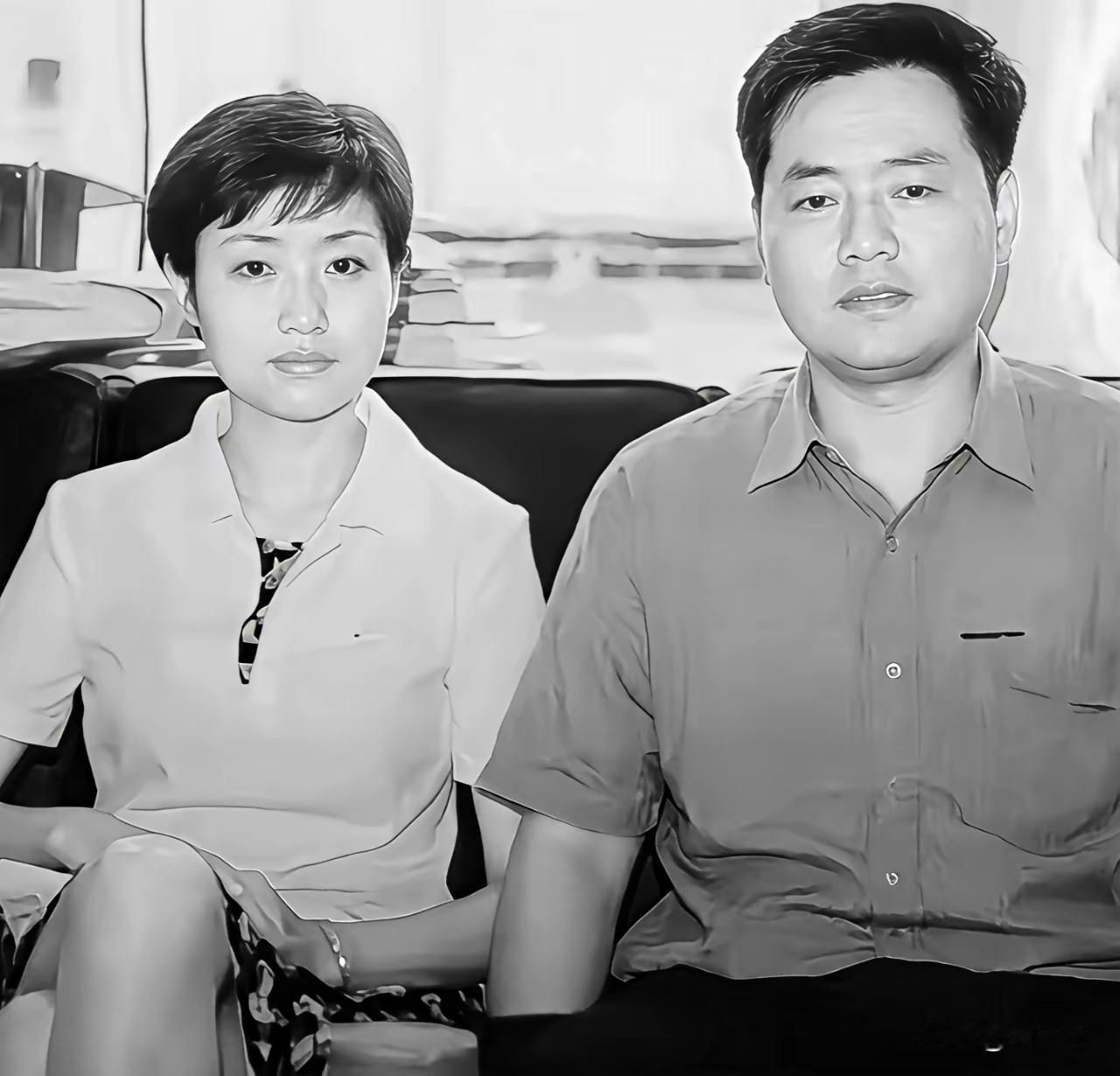 周涛的前夫其实也蛮帅的，是个央广的资深播音，声音特别好听，许多粉丝蛮喜欢他的节目