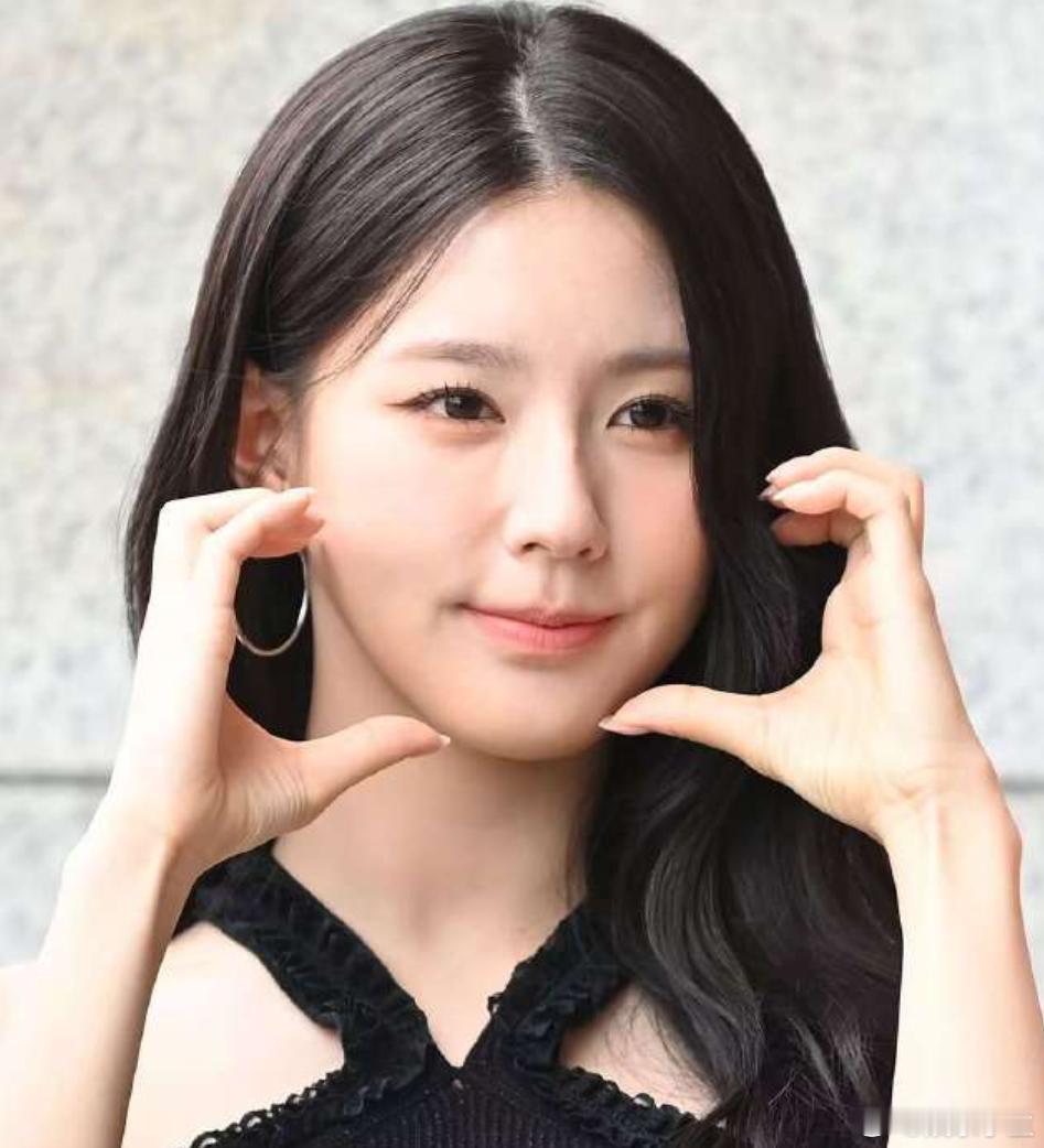 #赵露思#还有这么圆乎的照片[汗] ​​​