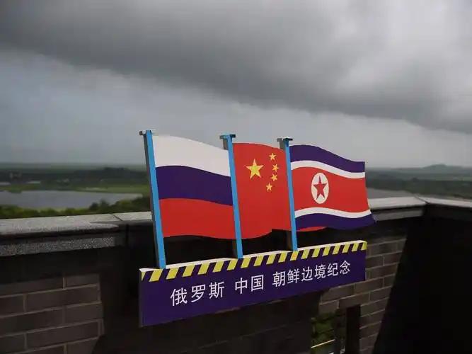 朝鲜曾经没想到，派遣了1万多人去俄罗斯打仗，结果，现在在平壤的街头巷尾，印有西里
