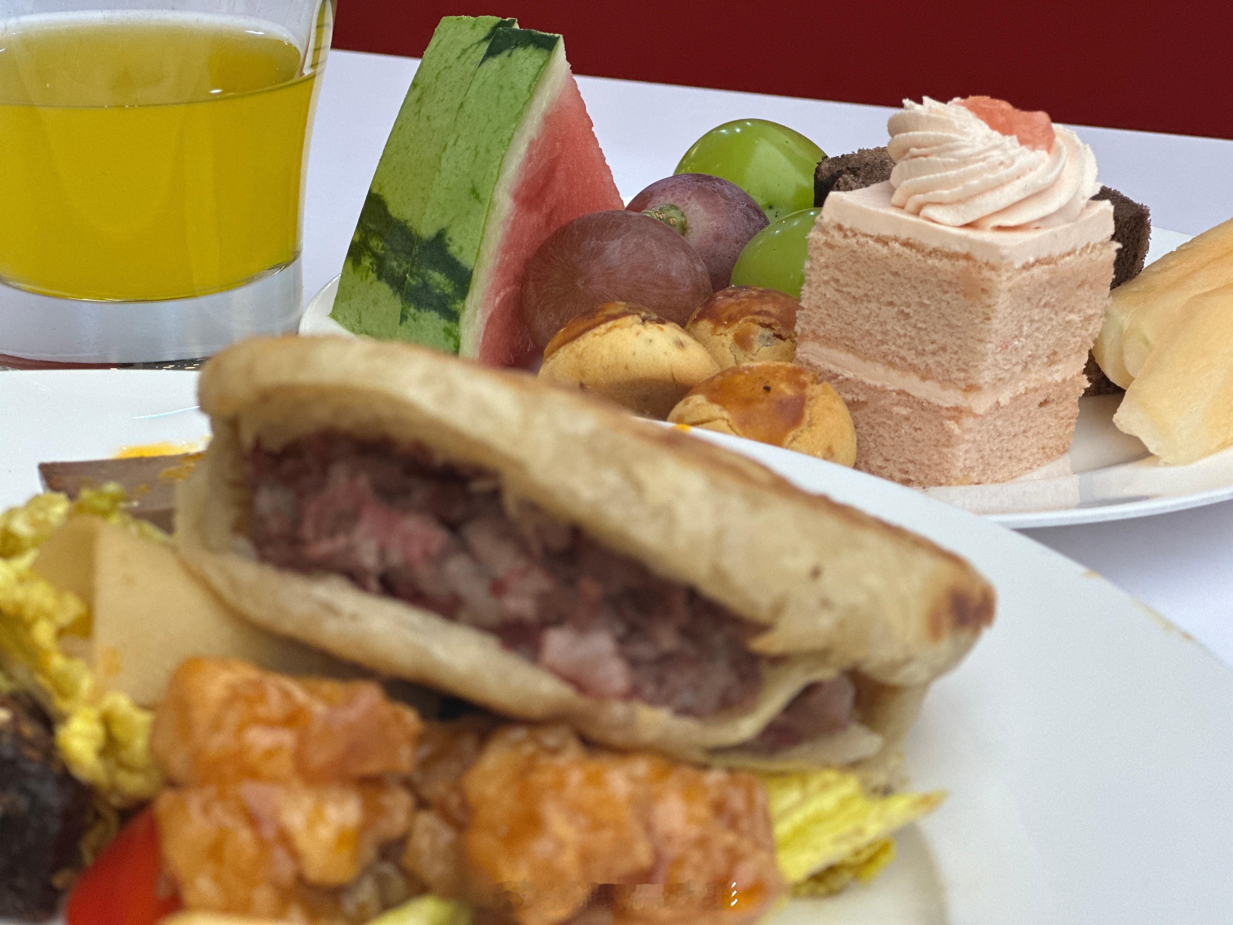 大彬我是不是也好起来了，恰上长城VIP餐厅的饭了。驴火不赖我与汽车的日常 保定·