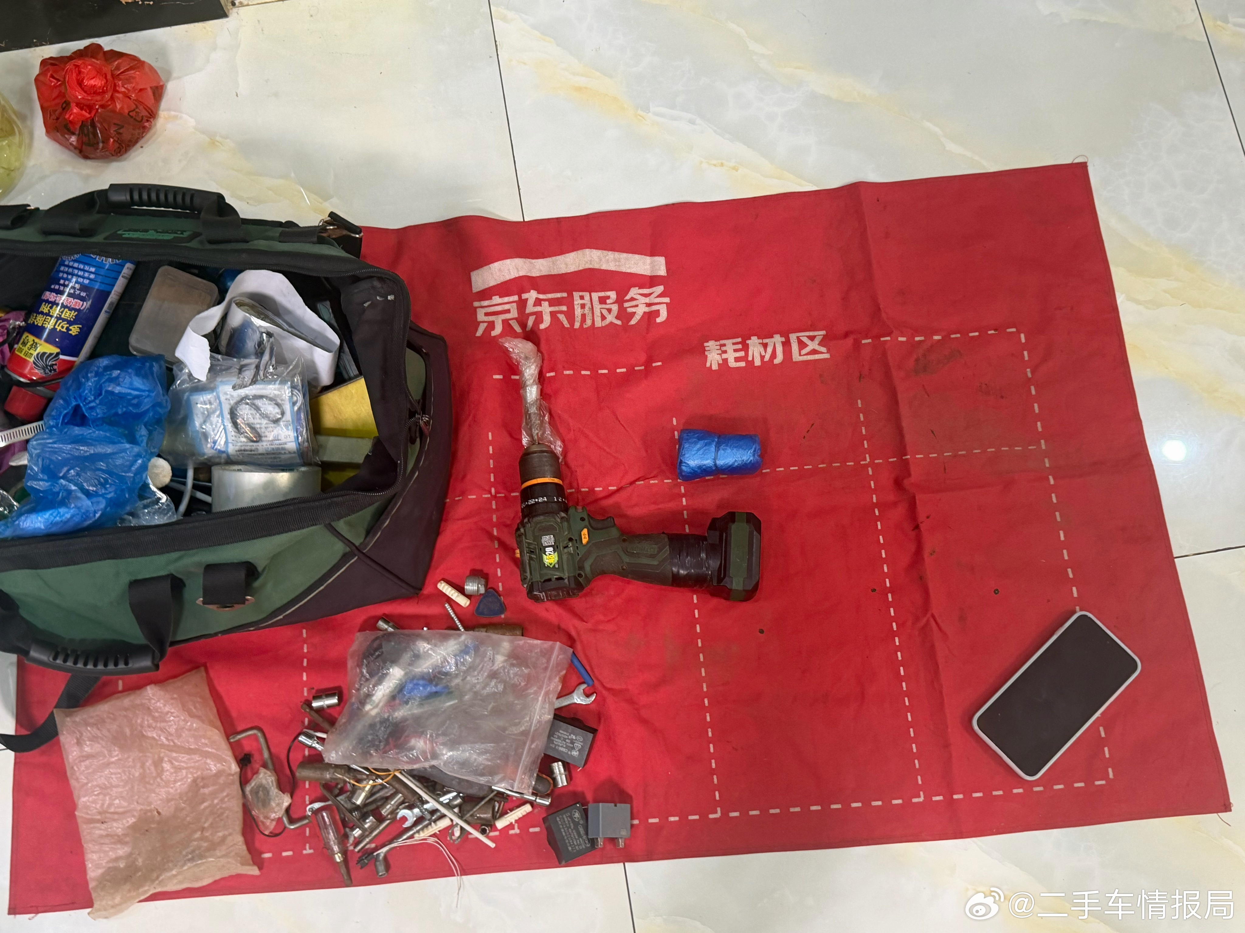 油烟机吸力下降的厉害，用了也有10年了叫了东子的上门，别的不说虽然明明知道东子中