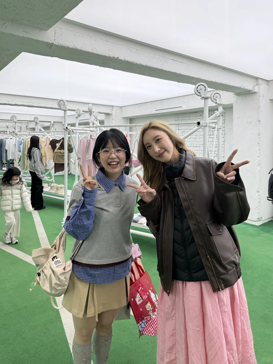 在小韩遇到了许靖韵！！
