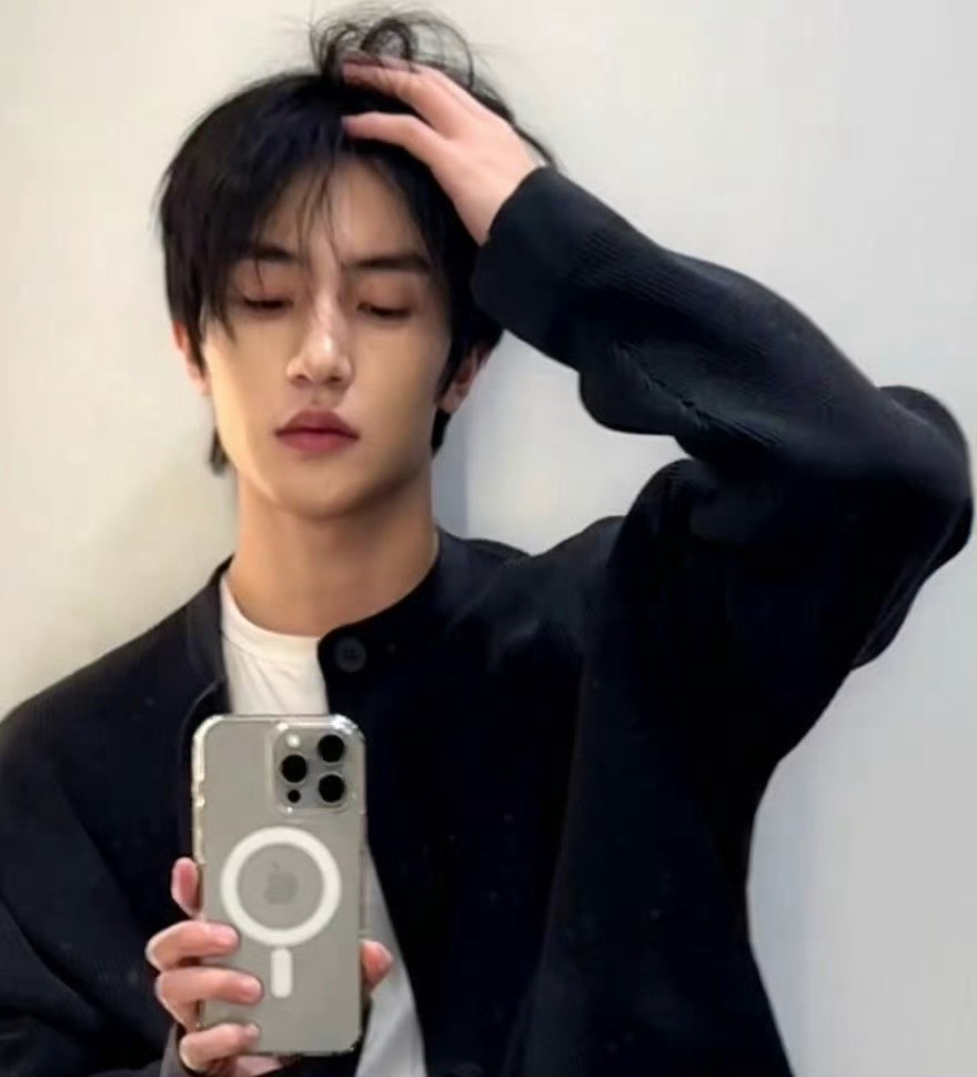 演员张翅 🪽演员张翅 🪽张翅 🪽遇见你的那一刻就是大爆炸的开始，每一个粒子