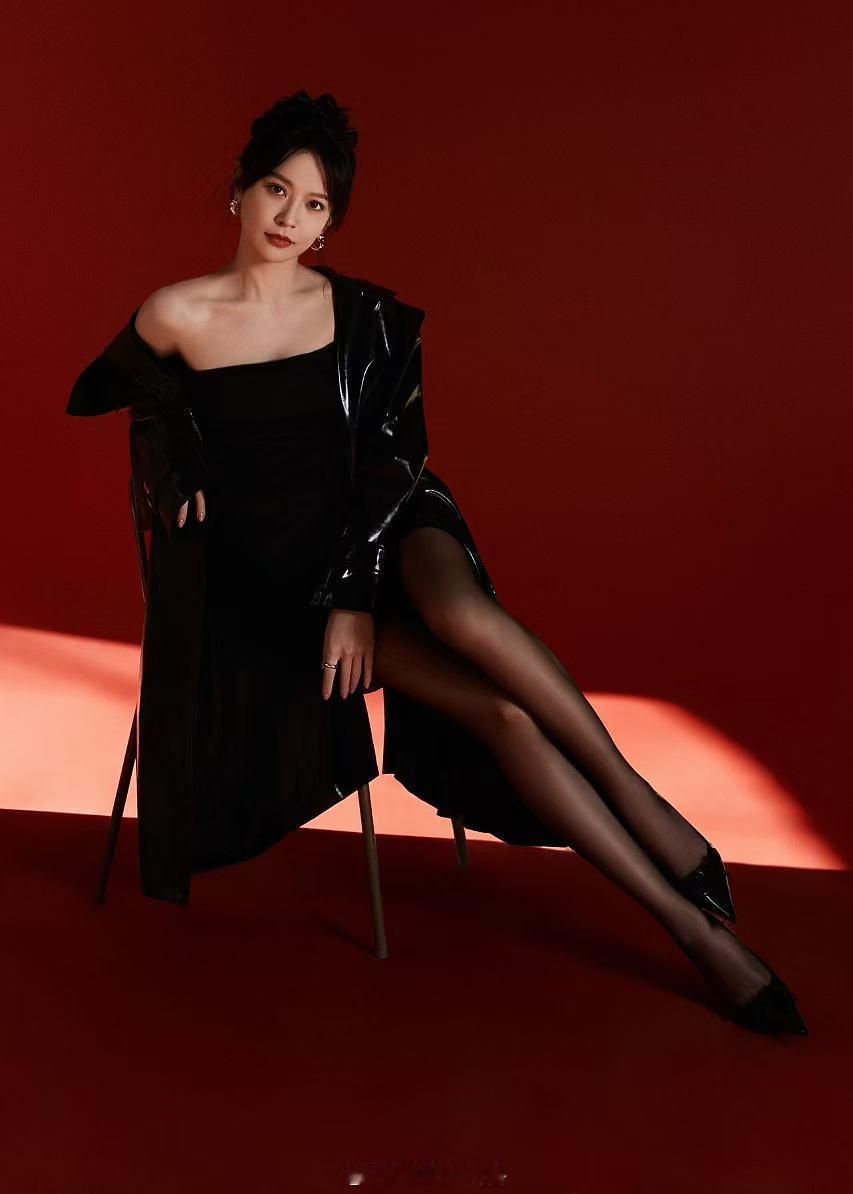 永远可以相信内娱姐系 《冬至》中高智爽利的施诗，文武双全，超绝姐感爆棚！ 