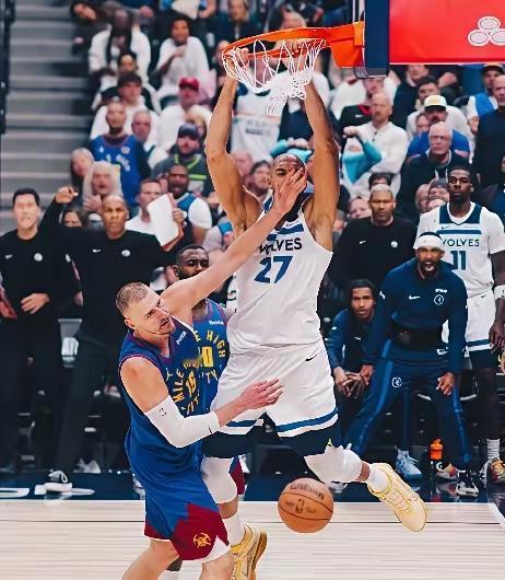 4届DPOY名不虚传！戈贝尔进攻隐身，防守锁死约基奇，末节统治级表现定乾坤！
