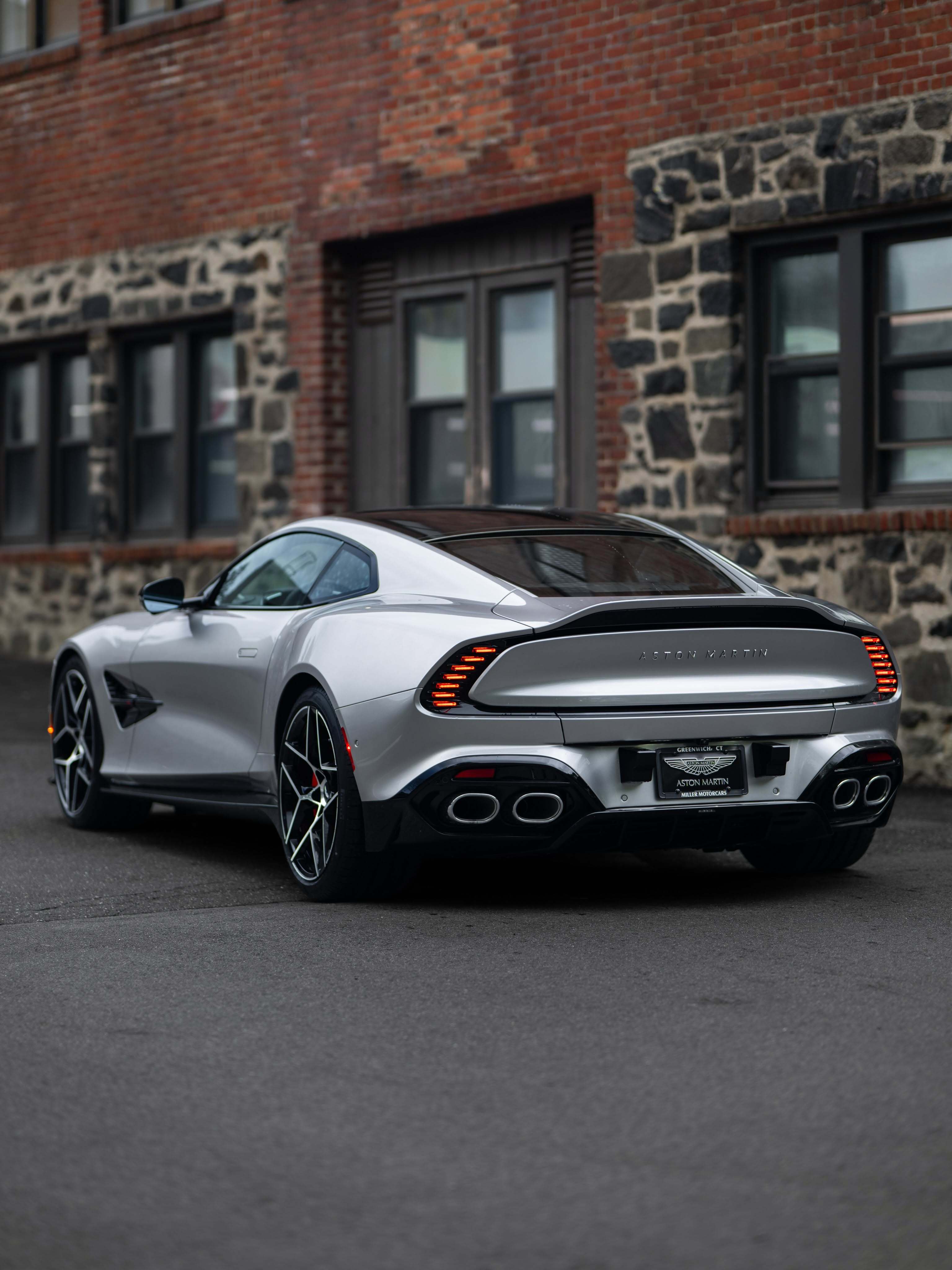 Aston Martin Vanquish阿斯顿马丁astonmartin阿斯顿