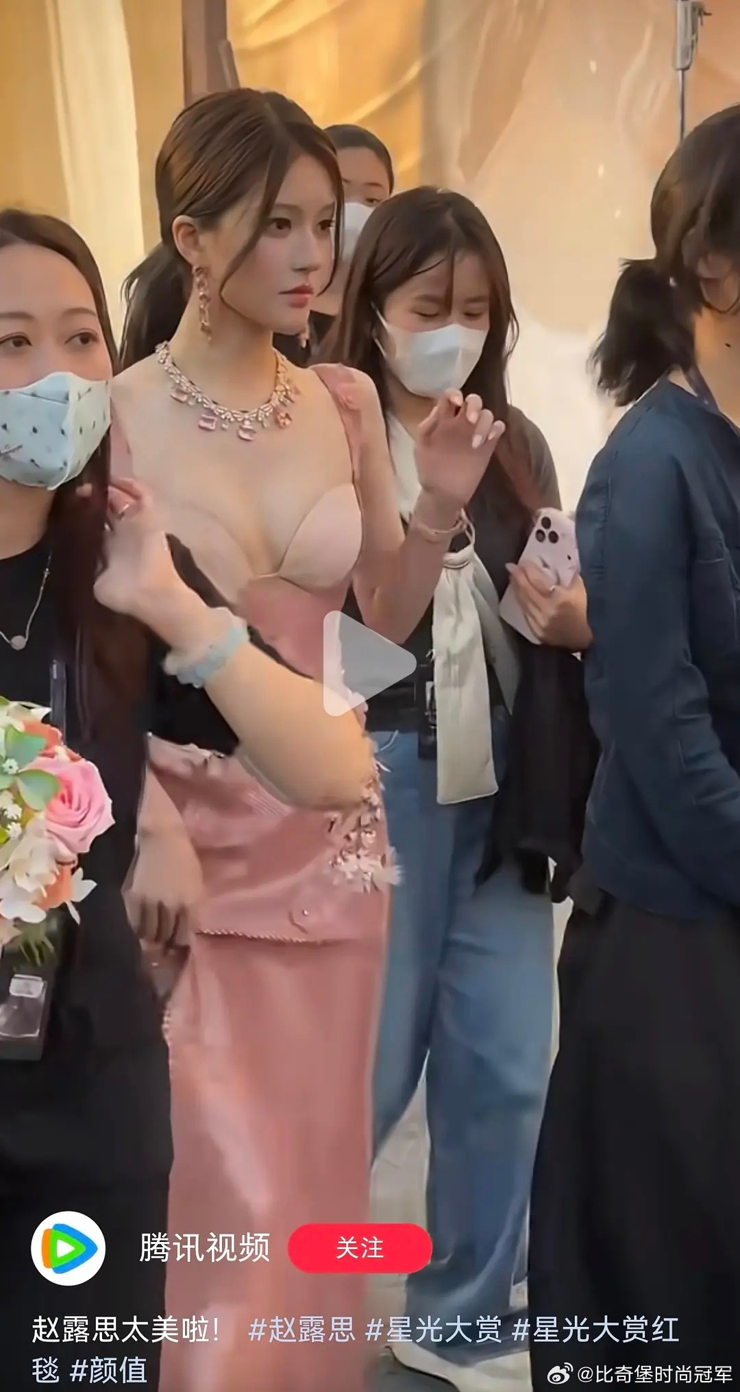 赵露思活动生图 我觉得总体状态很不错啊 没有那么不好 