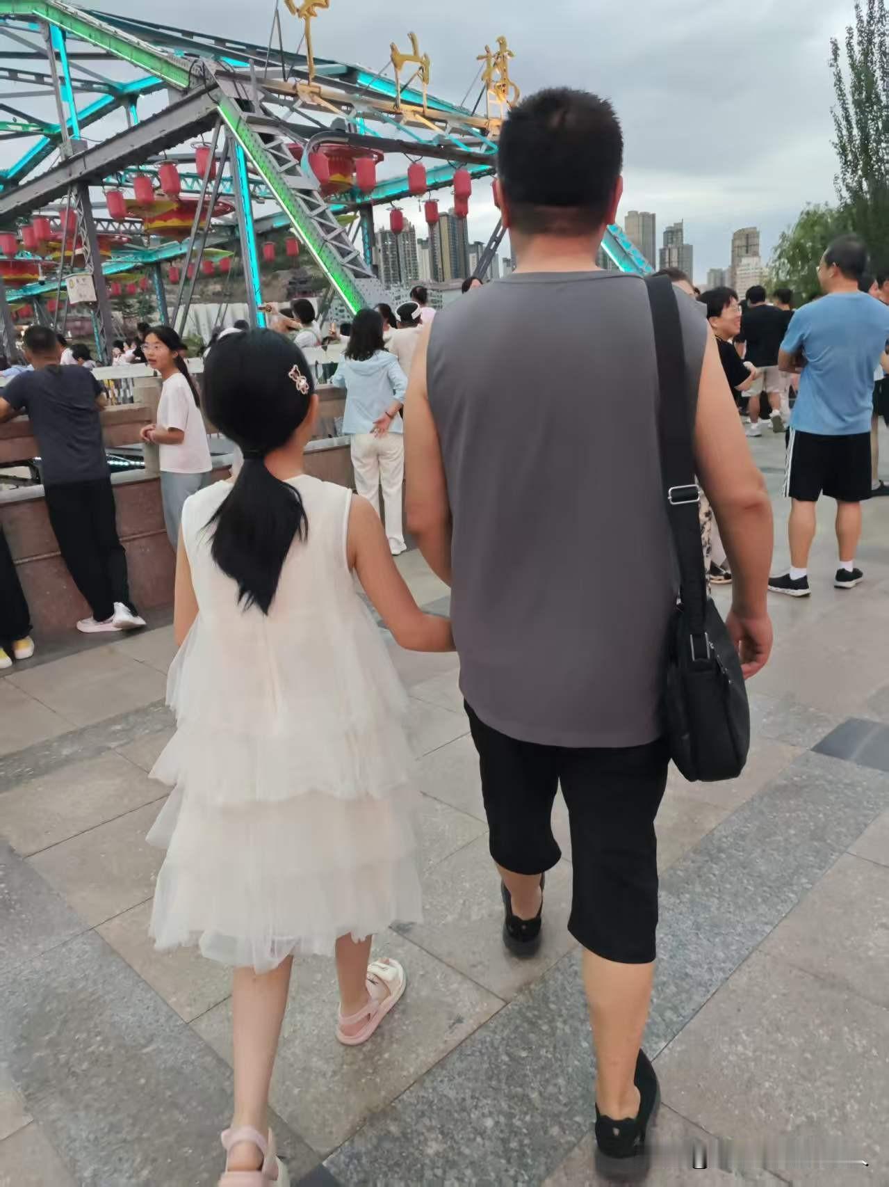 对比上海城市化差距太大，上海的城市管理和建设，值得兰州好好学习。上海作为国际化大