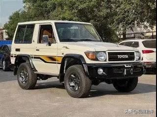 CNN：埃尔比勒市一家汽车经销商老板告诉CNN，一名伊朗库尔德民兵一次性购买了5