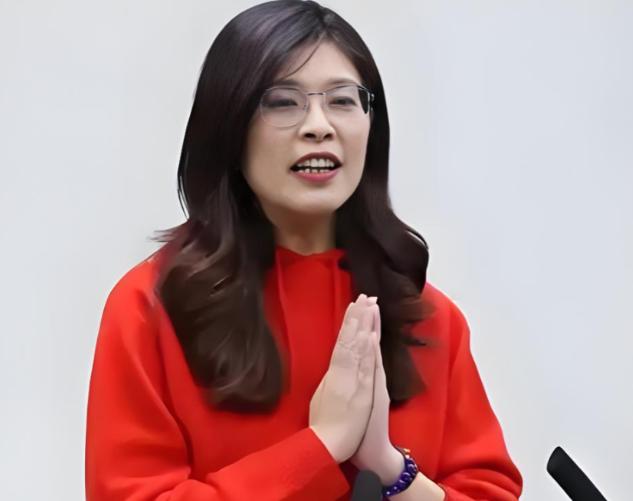 快讯提前报。今天上午 10 点，台湾松山国际机场不比平常，中国国民党主席郑丽文率