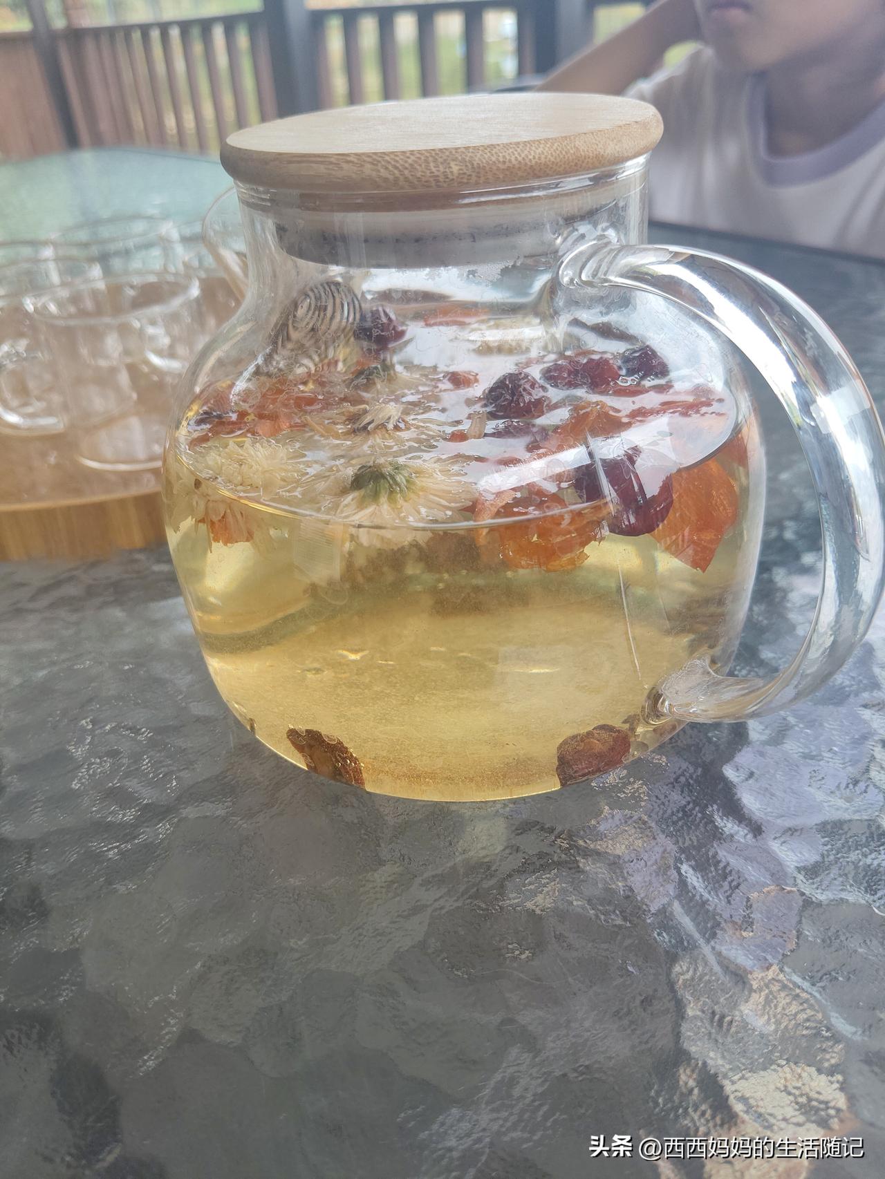 我认为不怀念，

现在用惯了手机，一点就都不怀念以前没有手机的日子……

那个时