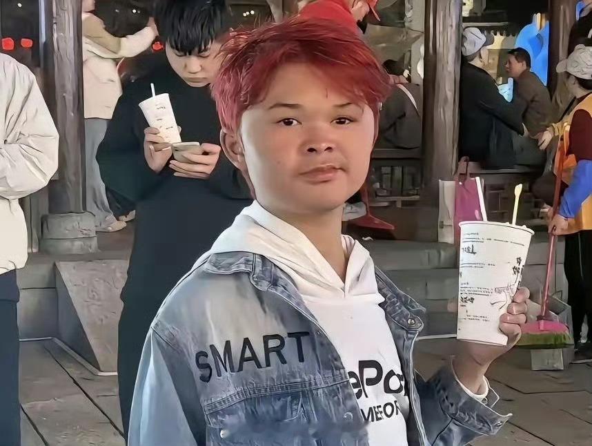 小马云要当爸爸了我咋感觉这事透着邪呢？这个女的图啥呢？感觉好难猜啊！ 