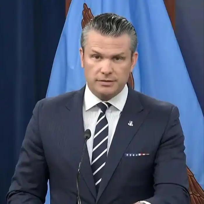 美国政坛突发内讧，国防部长赫格塞思突然被盯上了，4月6日众议院民主党议员亚萨明・