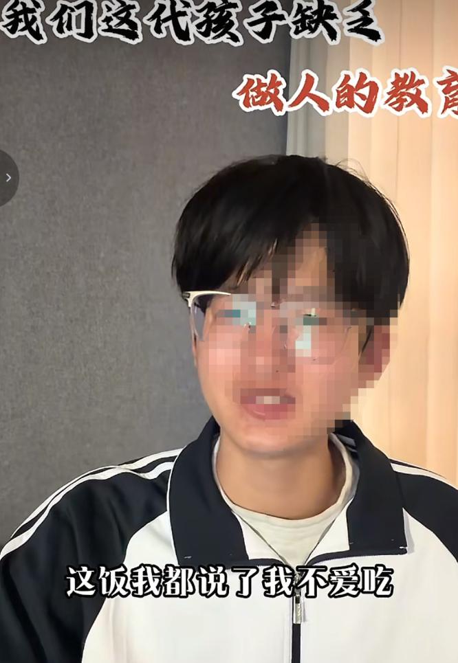 一个高中生发视频，他说我们这一代人，好像越来越缺乏做人的教育了。
 
这条朴素直