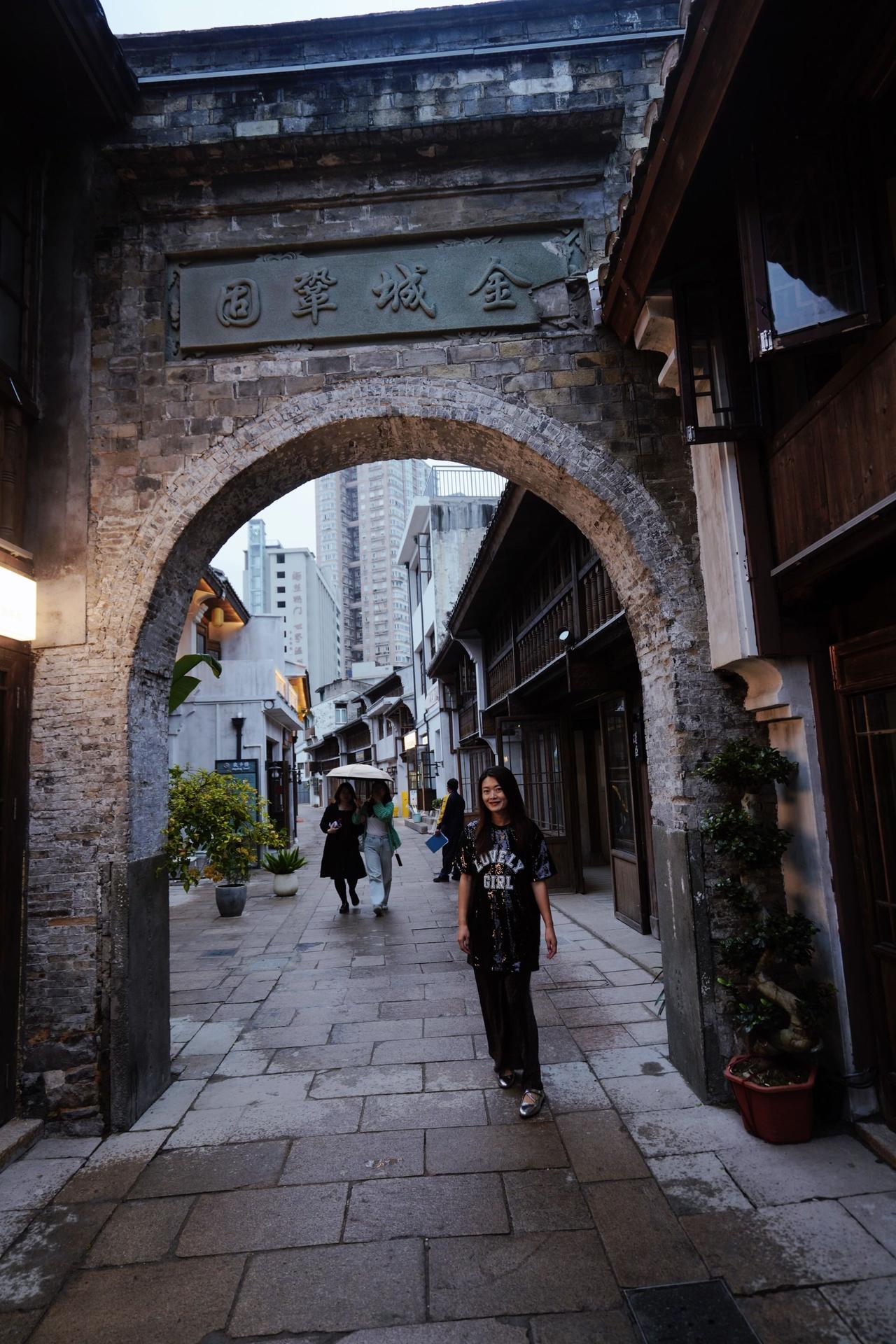 朔门古港新启，午后与老街不期而遇。
老巷悠悠，烟火与历史相融，处处皆是值得定格的