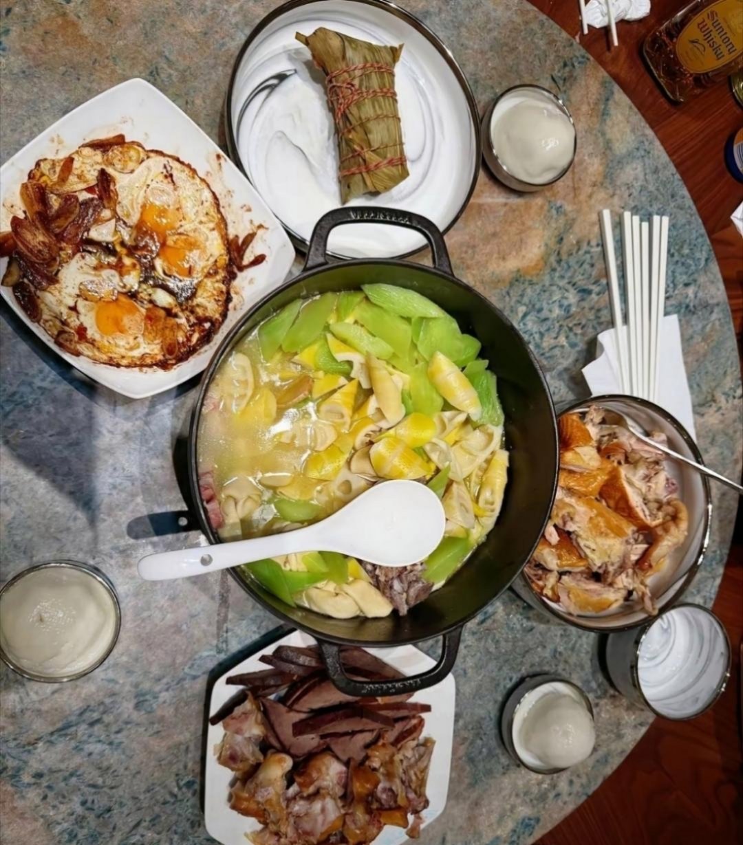 林允晒自己做的美食，感觉她厨艺挺不错的 