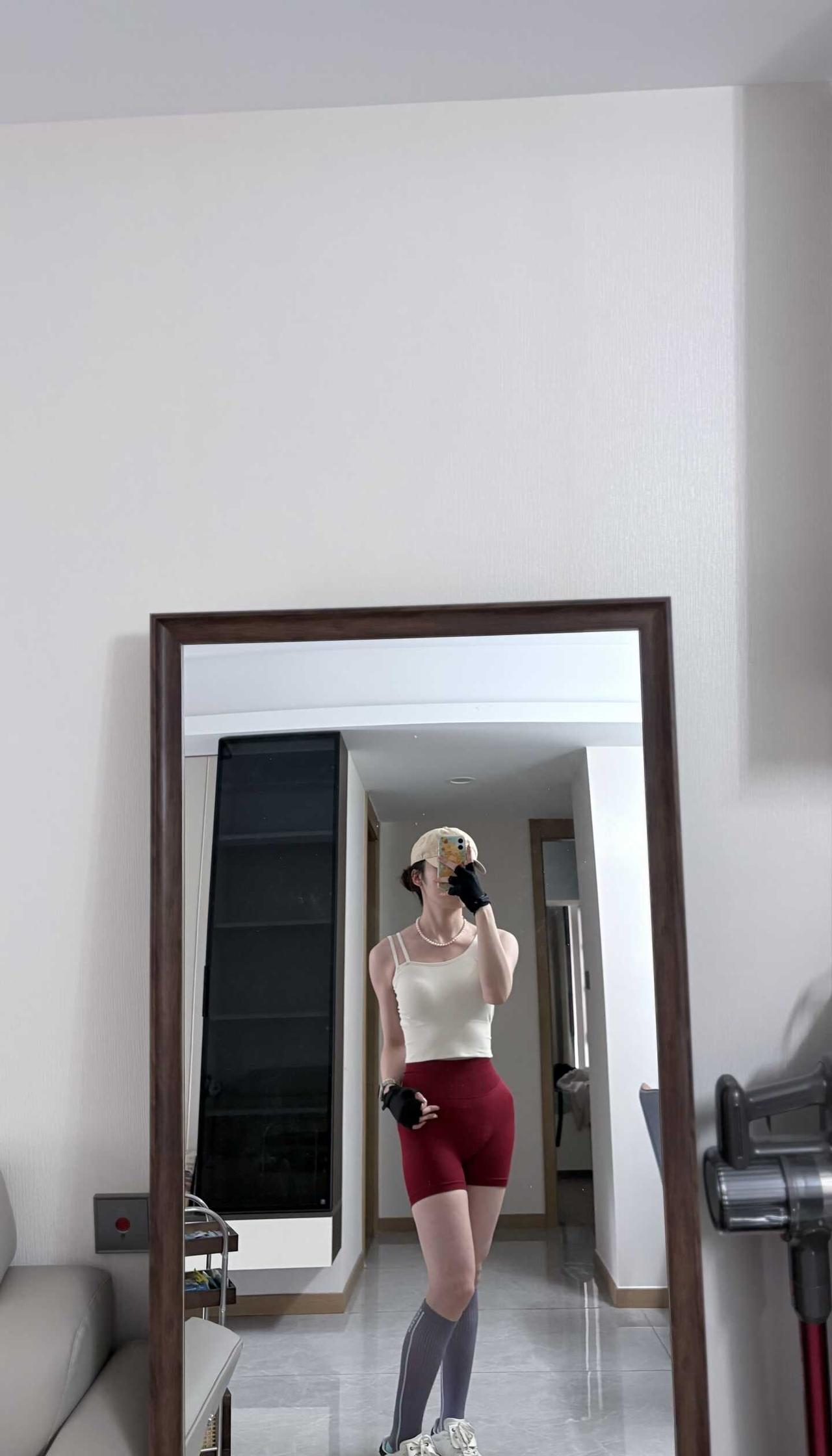 运动女孩儿的对镜自拍
这周第二练
谁懂洗头前必须要再健身一次啊
日常穿搭
运动也