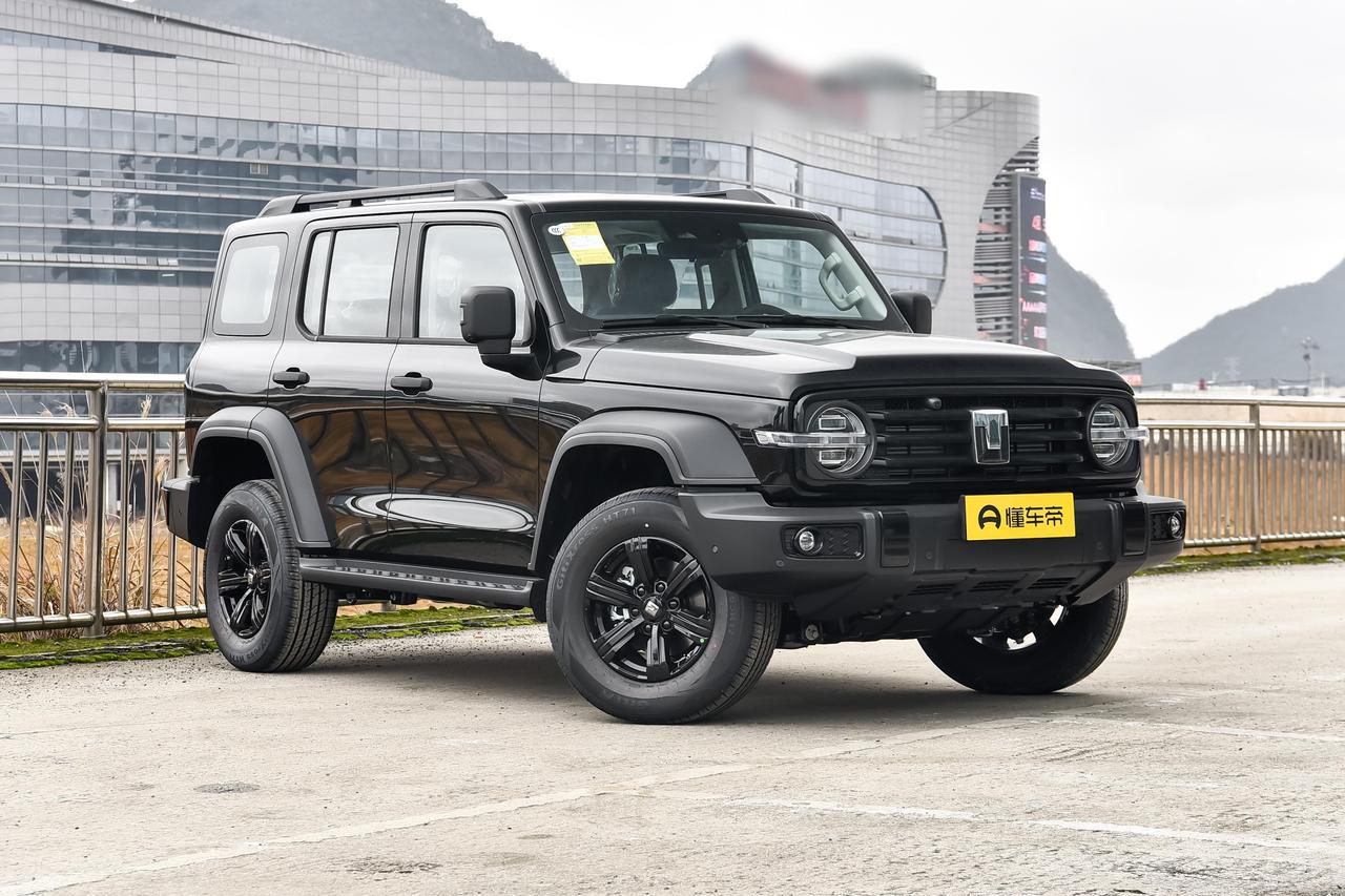 20 万买方盒子越野车，别光看颜值！我到店体验 + 试驾对比后，给你们说点实在的