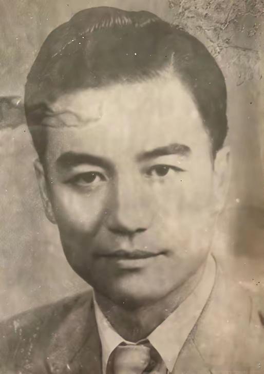 李亚鹏外公凌照华和李亚鹏照片！ 