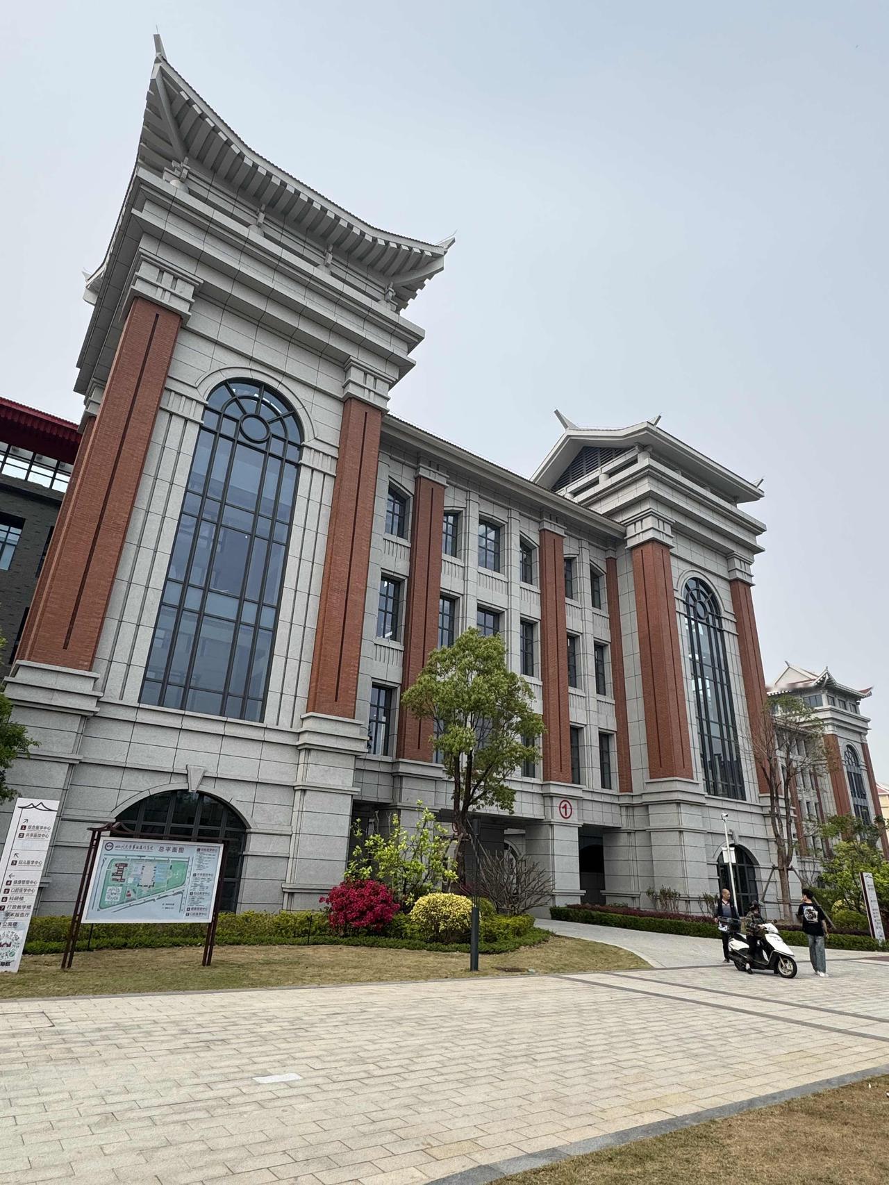 条友这一周做手术度过了一年，我是在厦门华西医院做的手术，经鼻腔做的垂体瘤，垂体瘤