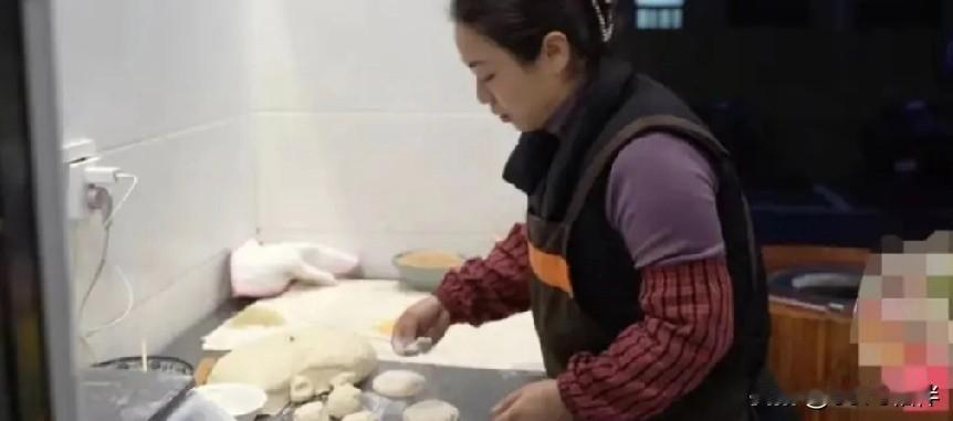 亲妈都做不到这样！这个当姐姐的为了弟弟，她连老公孩子都不顾了，到底图啥？

刚刷