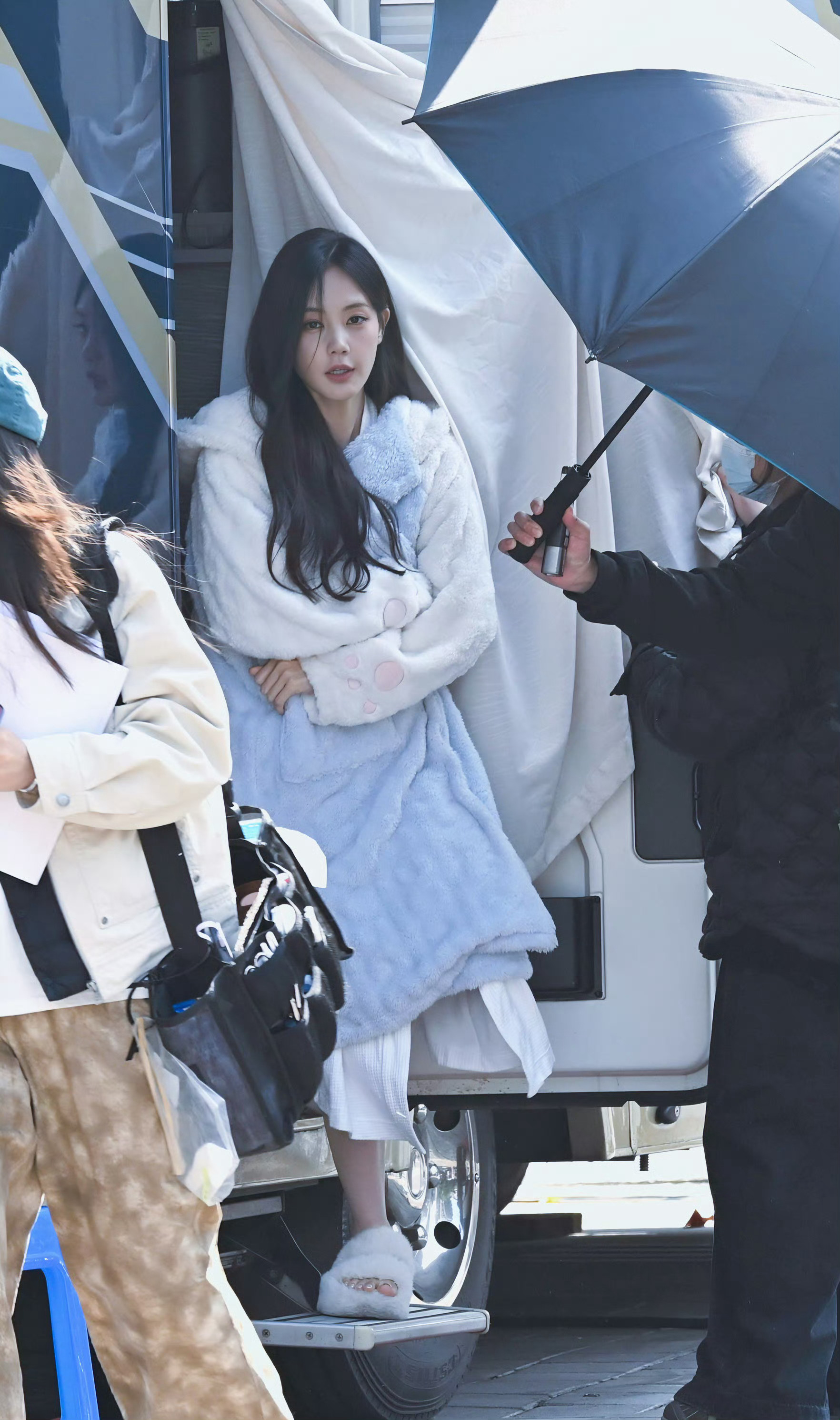 李一桐 x 《美人余》上班路透生图