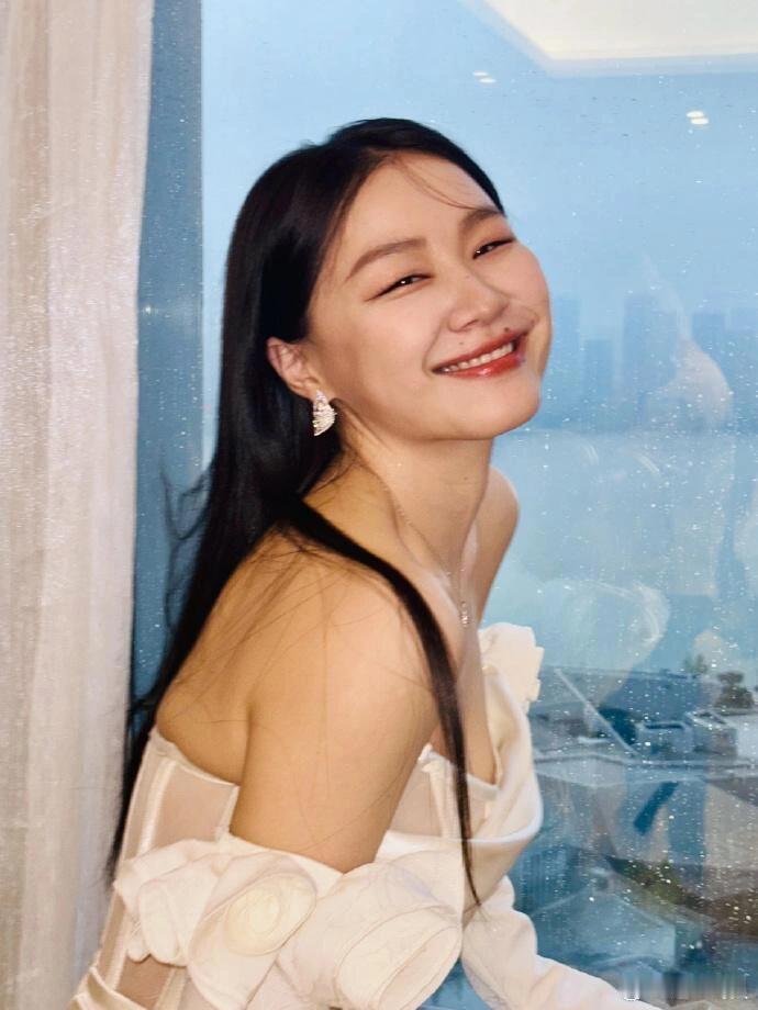 怪不得金靖能谈帅哥！她的恋爱观太超前了。 ​​​