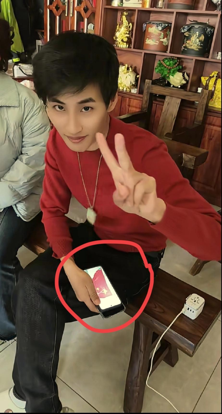 仅张云鹏的这个屏保，就足以令人心疼。一位远在加拿大的海外游子，时刻思念着故乡。看