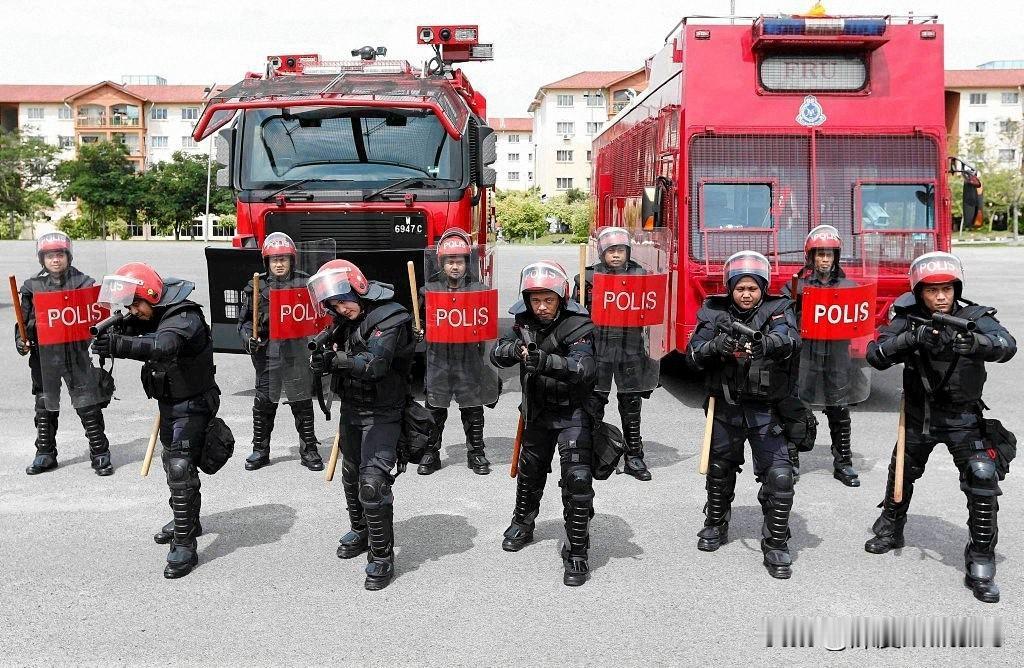 印度尼西亚防暴警察，看着喜感十足