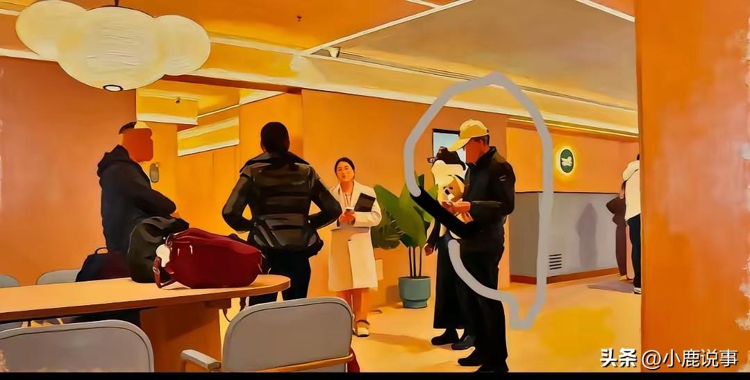 郑州汉庭酒店这事，
真的让人刮目相看。几家人带着孩子和狗，非要住店。前台小姑娘态