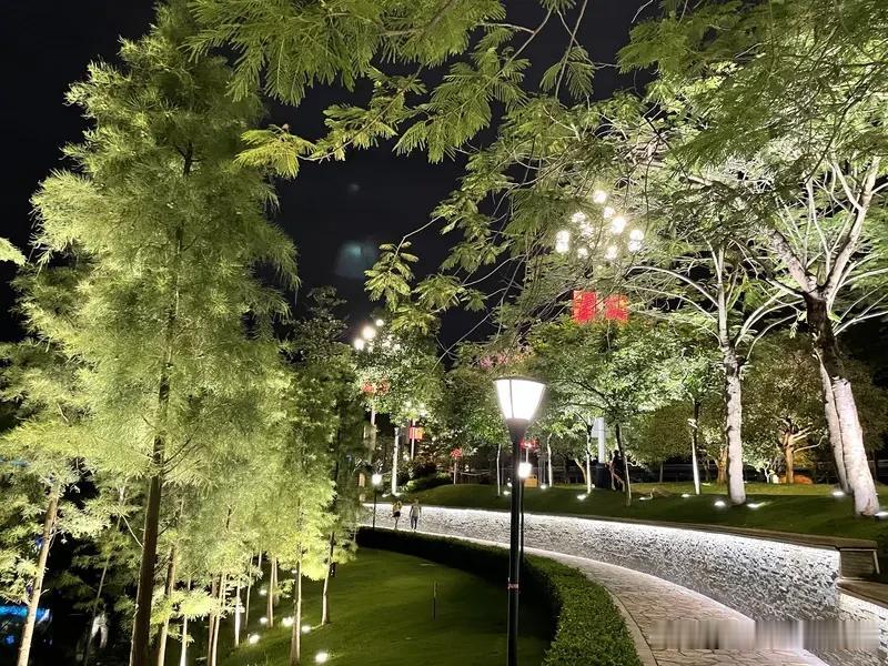 幸福的人选择退让可不是怂。现在好多人遇到烂人烂事，第一反应不是硬刚，而是“认怂”