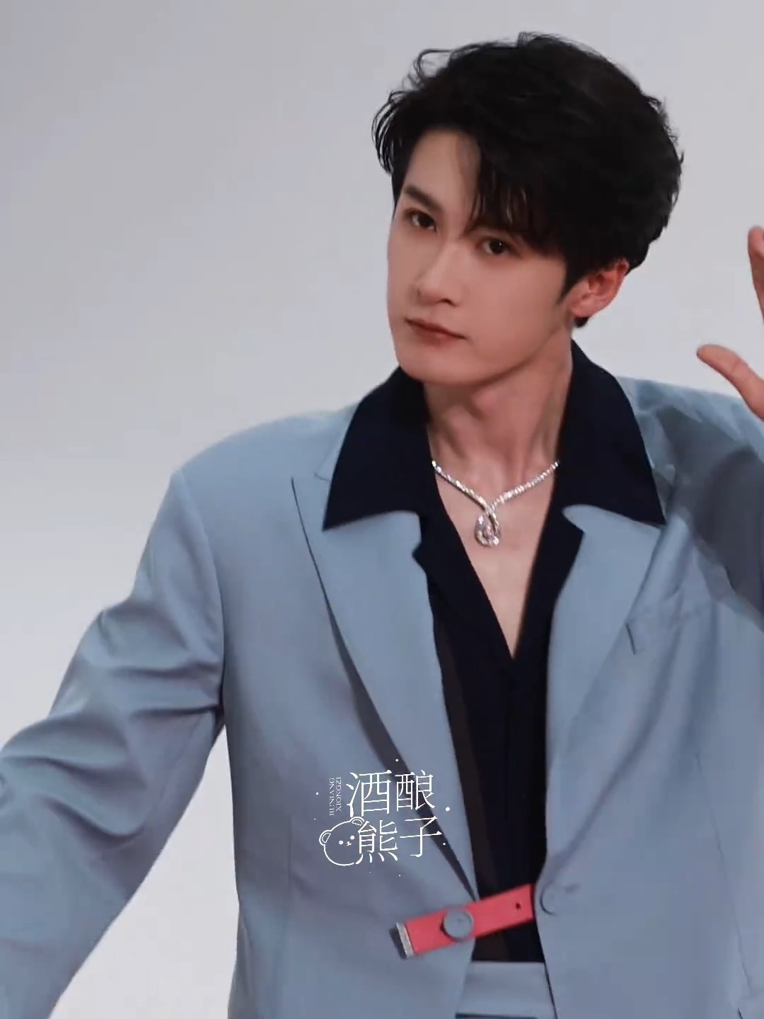 救命了吧，这完全是神来的吧…，360度无死角，哪个角度都帅的要命星光大赏红毯