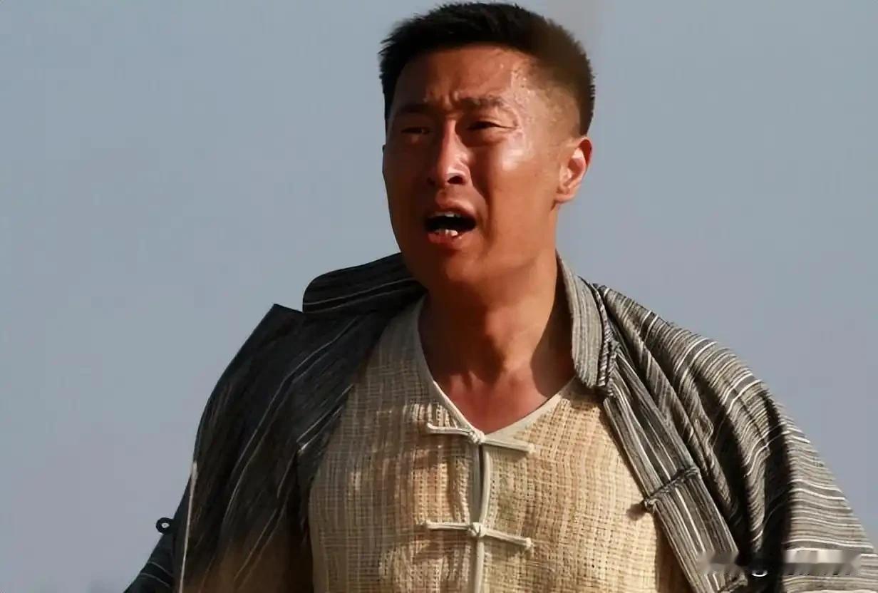 近日，演员林永健在《人民日报》撰文，文中提到某些顶流演员排场很大，自带“编剧团队