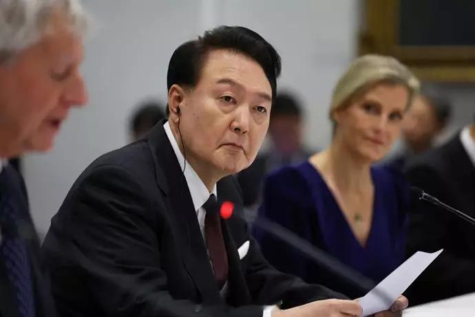 【韩国警方以涉嫌叛国罪对总统展开调查】 韩国总统弹劾案  检察官办公室禁止前国防