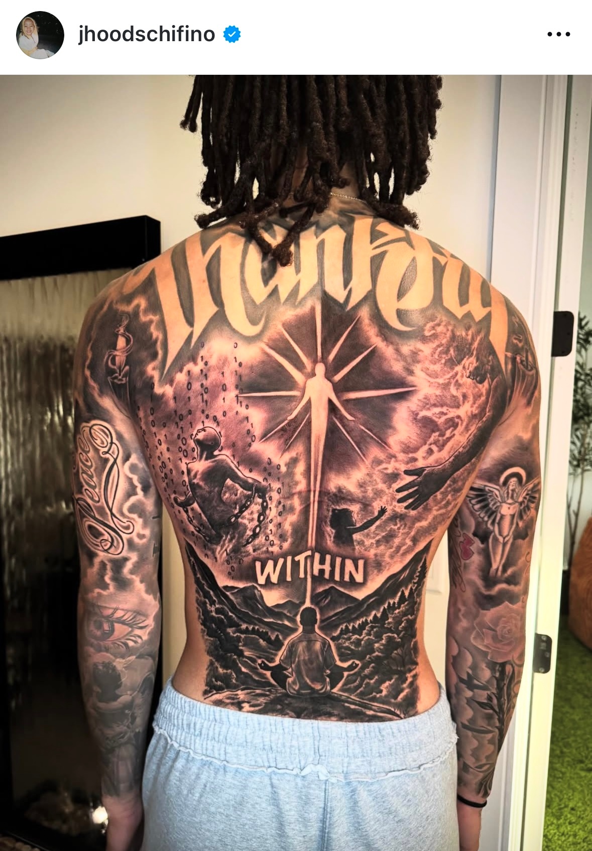 当年有人看好的希菲诺，号称克里斯-保罗传人，为湖人分担持球压力。已经跌入了神坛。