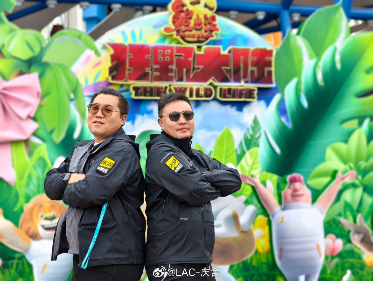 油价涨了冲锋衣可能更贵冲锋衣的核心面料（如涤纶、锦纶、氨纶）全是石油做的，油价涨