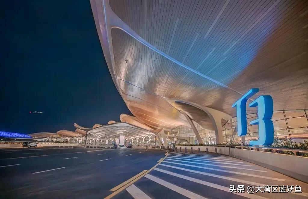44.5万人次，这就是广州白云和上海浦东的差距
 
2026年前三季度，国内两大