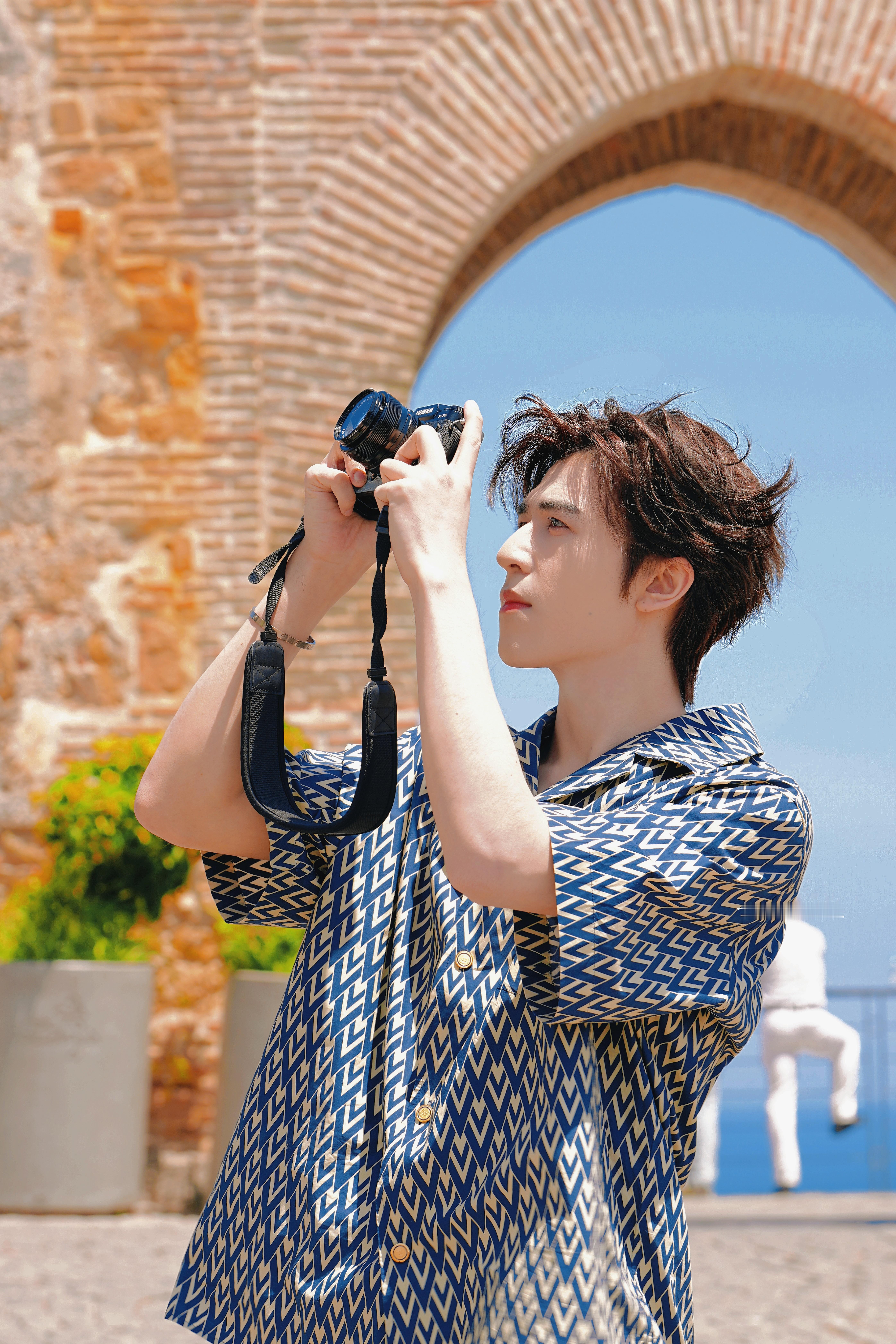 250602📸中餐厅摩洛哥路透我想和你奔向远方一起看遍世间海浪🌊今天尹浩宇是