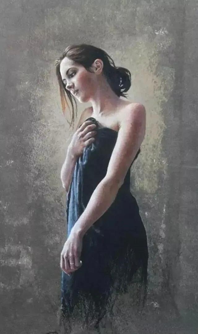 沉思的少女，温柔的背影，复古的色调，让人心生怜爱。