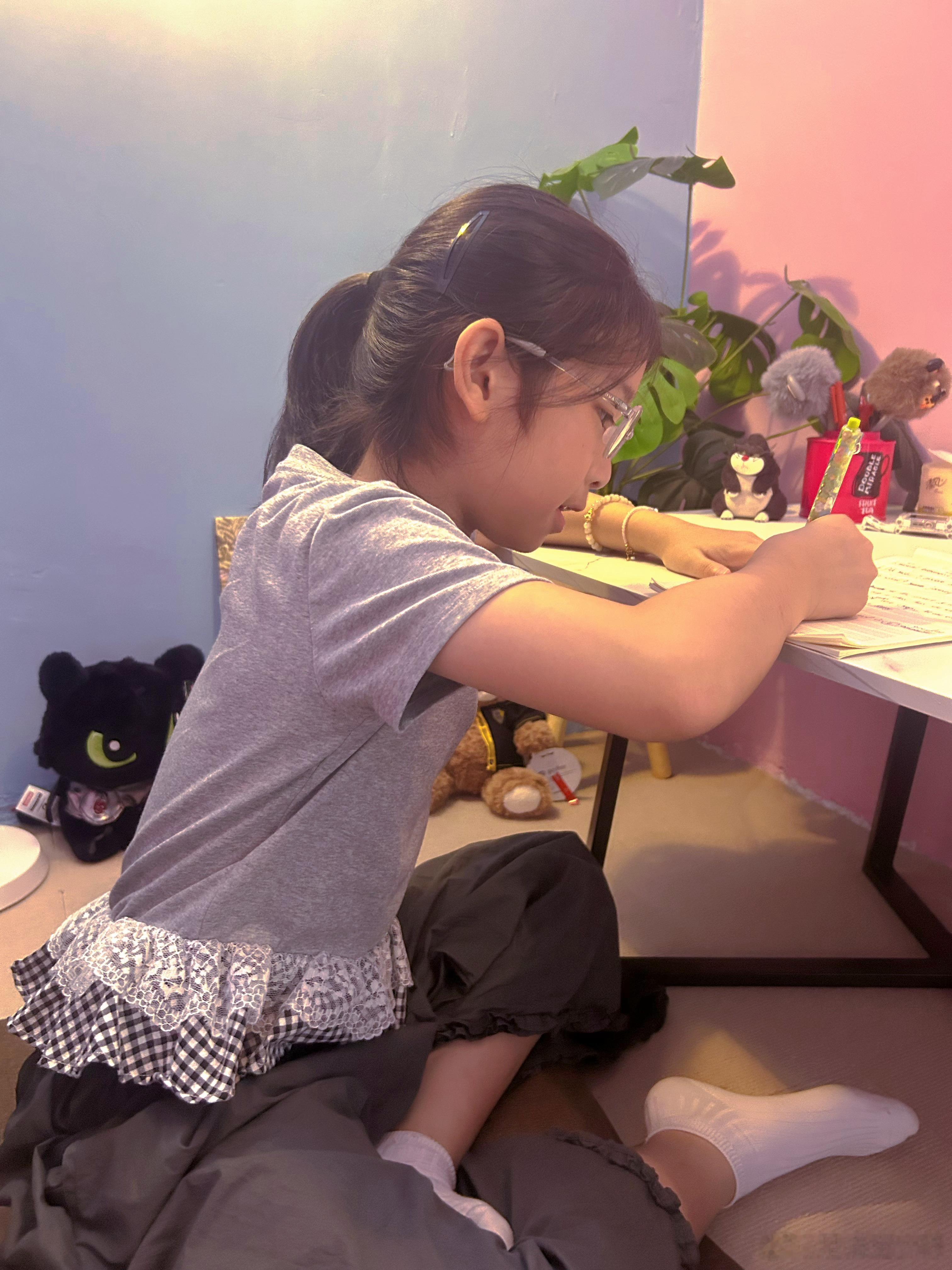 我学生第八百次删了我又把我加回来，问他为什么他也不说然后昨晚还和我聊的乐哈哈的学