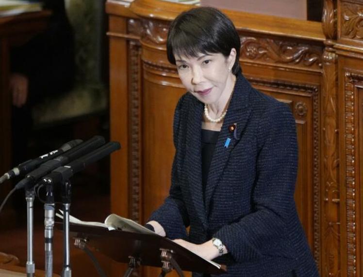 特朗普这回把高市早苗难看丢大喽！

她跑去美国，想着跟特朗普合影照个面，给自己壮
