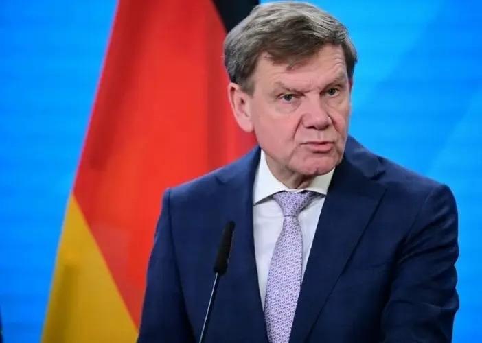 美国玩脱了！欧洲硬刚特朗普：敢用关税逼卖格陵兰岛？反制大招已备好

    20